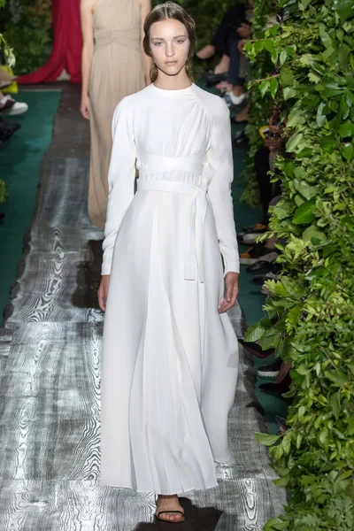 Look 17